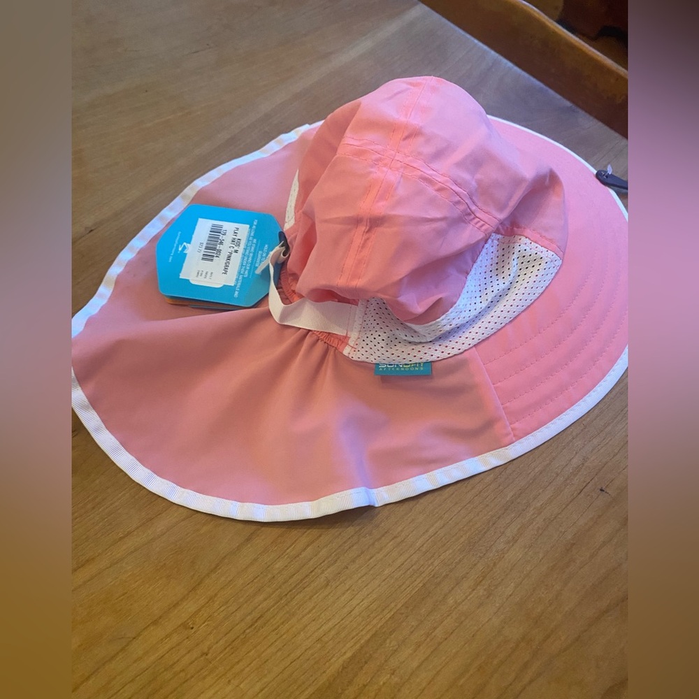 Sunday afternoons kids sun hat. Brand new, with tags.